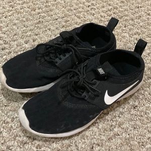 Nike lightweight shoes